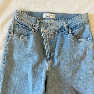 Abercrombie & fitch - The 90s straight ultra high rise light wash jeans